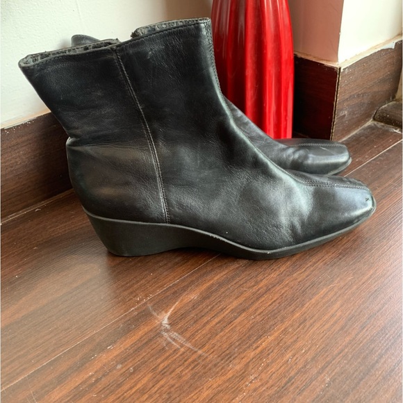Leather heeled boots - Picture 2 of 8